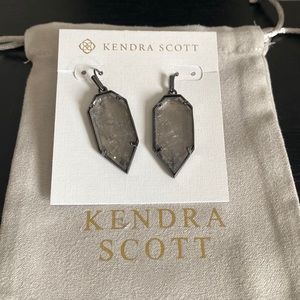 EUC Kendra Scott Palmer earrings in Mirror Rock Crystal.